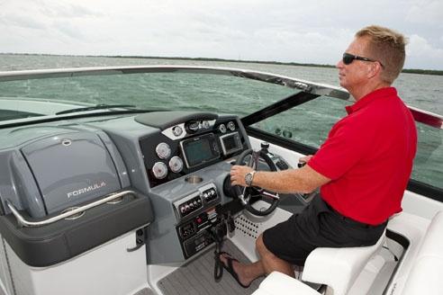 Formula 350 Crossover Bowrider