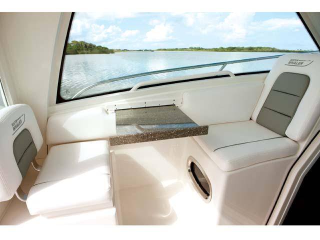 Boston Whaler 285 Conquest Pilothouse