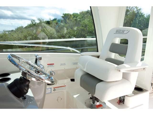 Boston Whaler 285 Conquest Pilothouse
