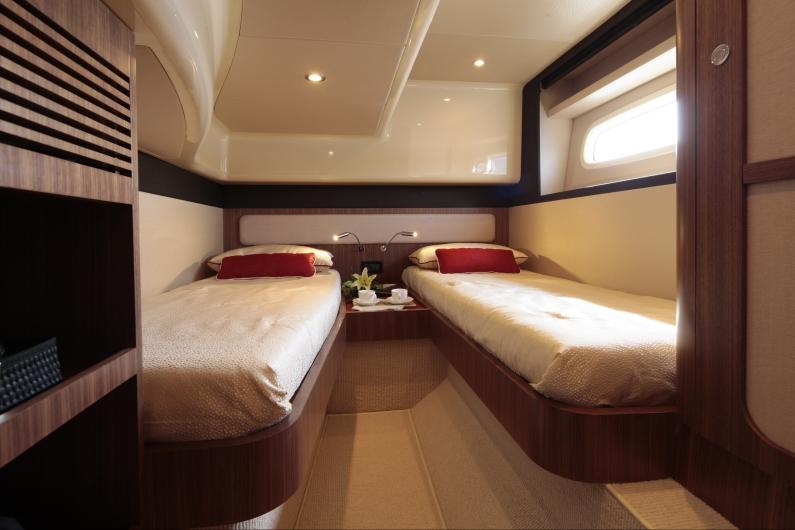 Azimut Magellano 43
