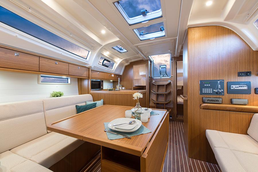Bavaria Cruiser 37