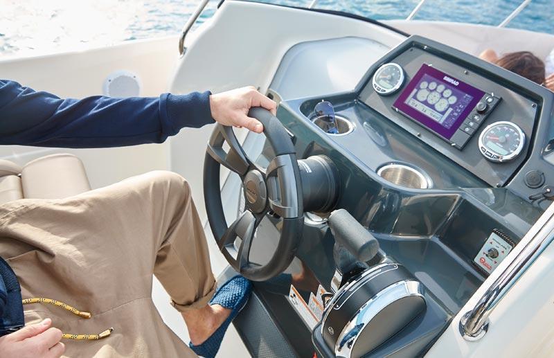 Quicksilver Activ 675 Open