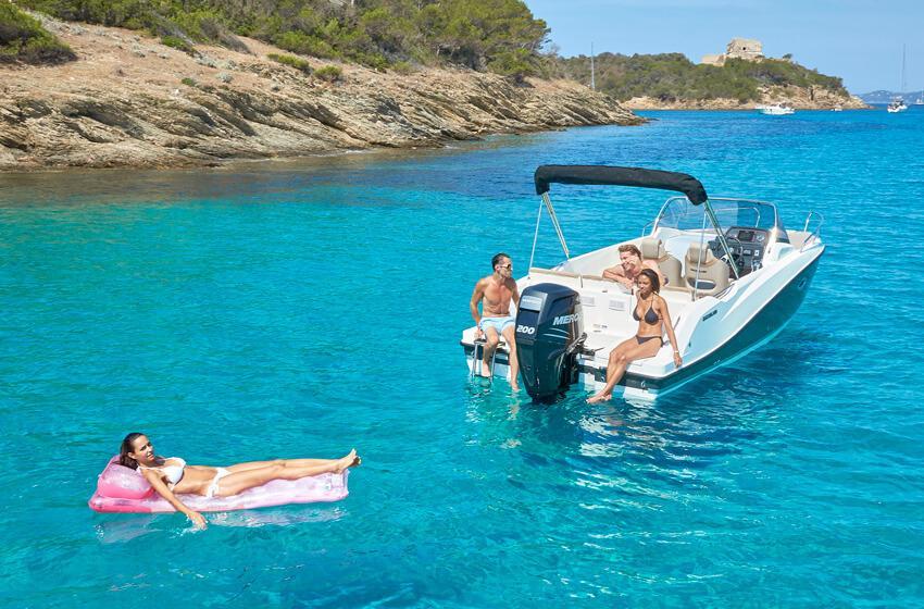 Quicksilver Activ 675 Sundeck