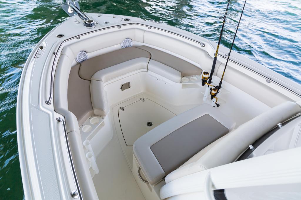 Boston Whaler 230 Outrage