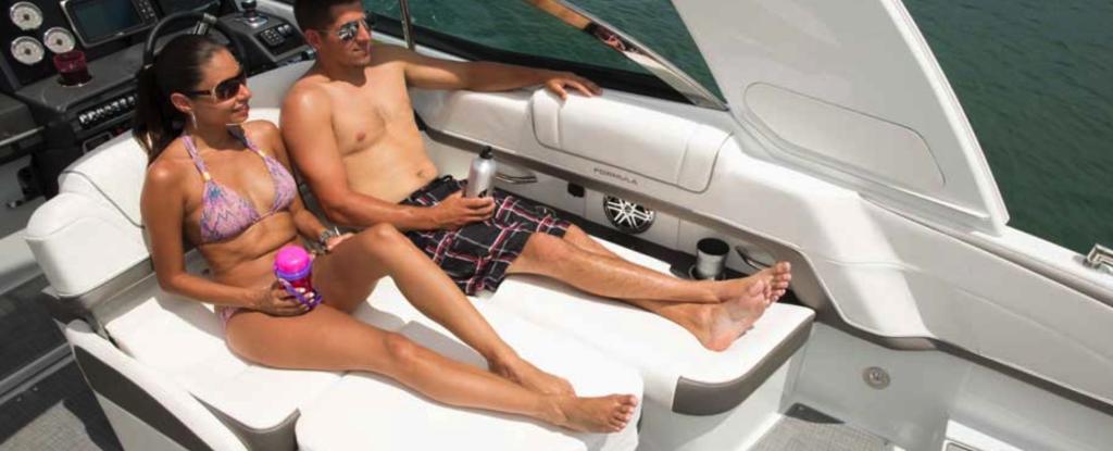 Formula 330 Crossover Bowrider