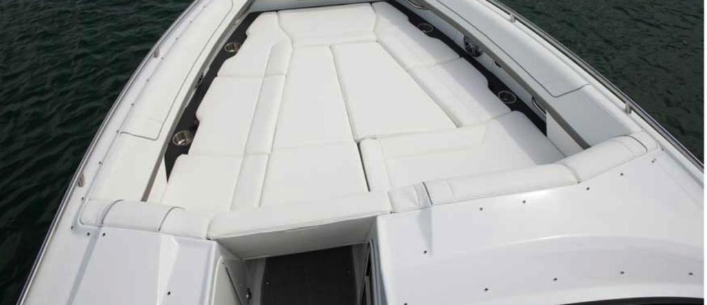 Formula 330 Crossover Bowrider