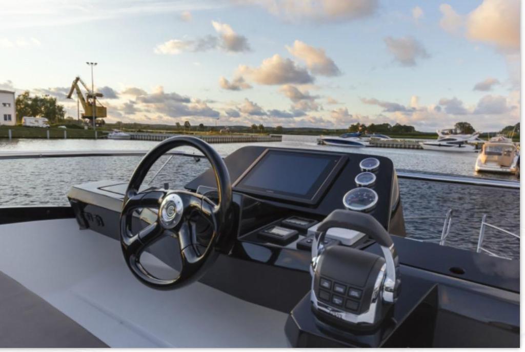 Galeon 300 Fly