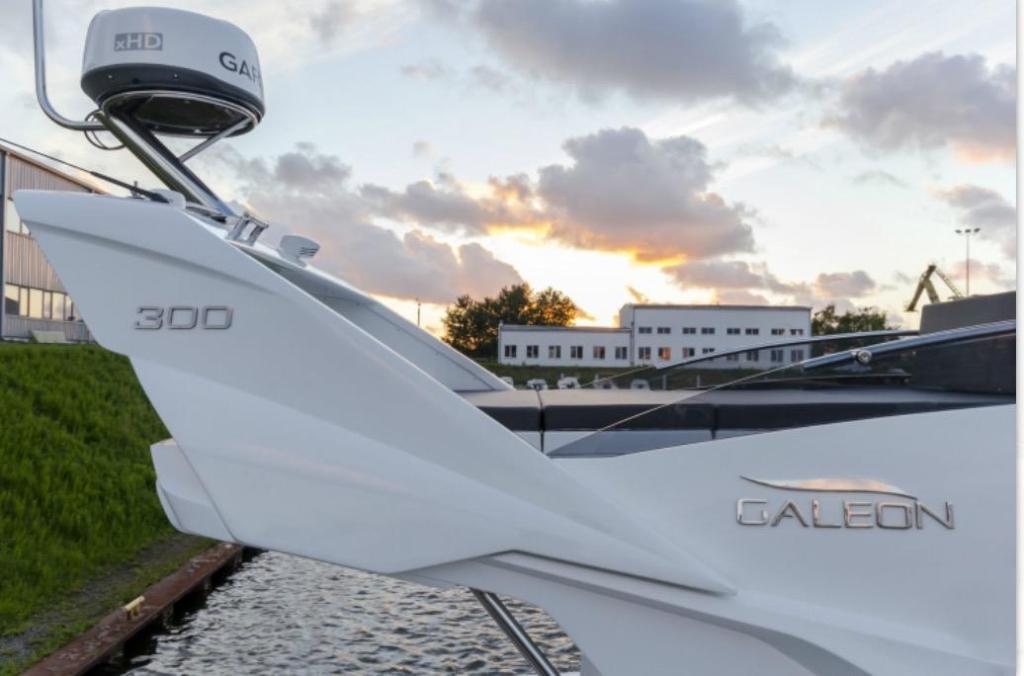 Galeon 300 Fly