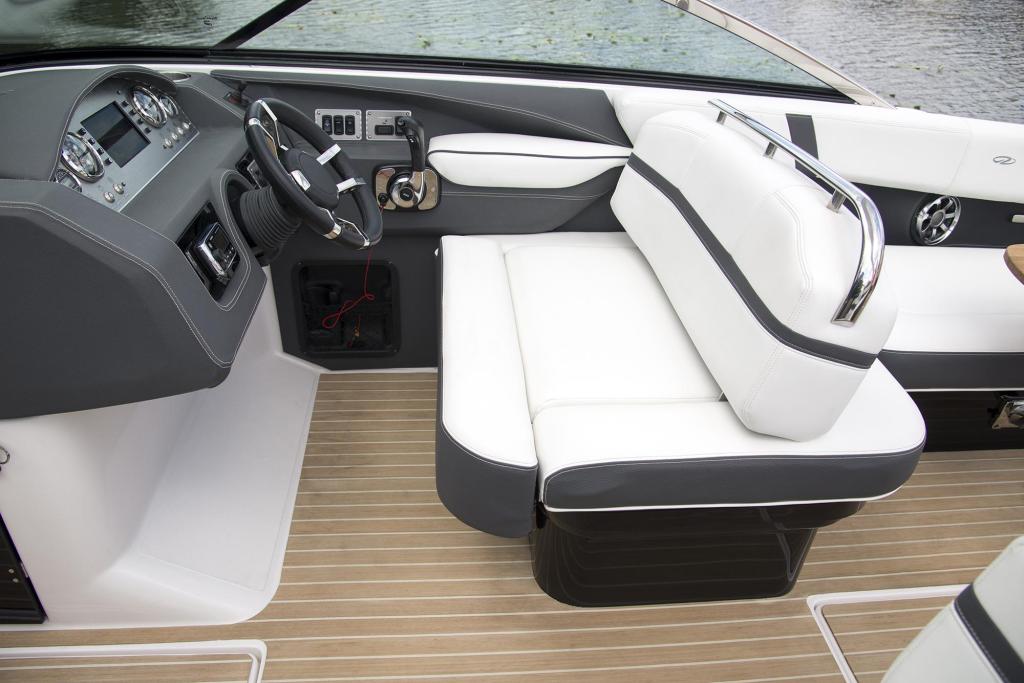 Regal Bowrider 2800