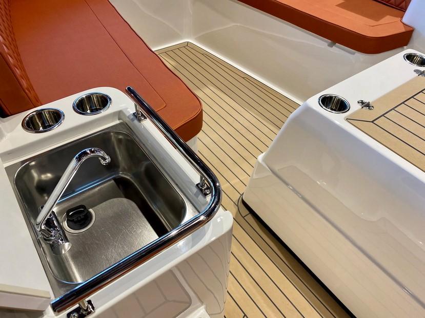 Interboat Intender 700