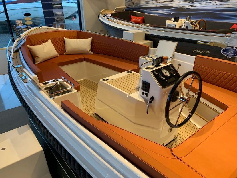 Interboat Intender 700