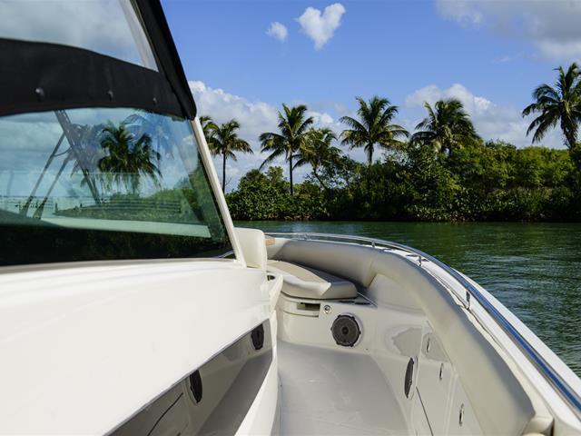 Boston Whaler 420 Outrage