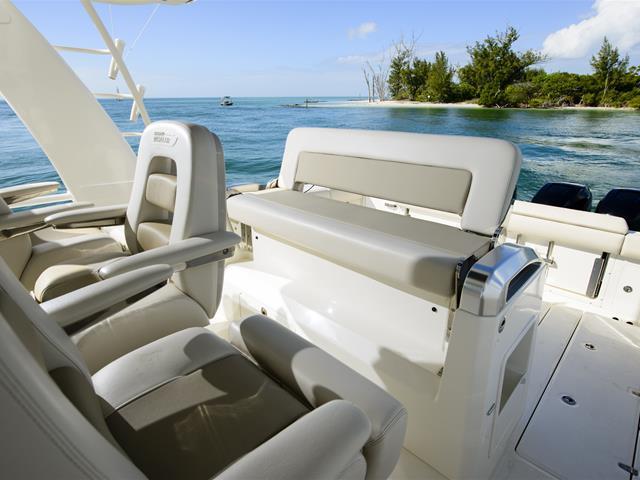 Boston Whaler 420 Outrage