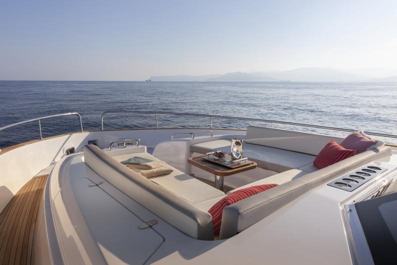 Azimut Magellano 66