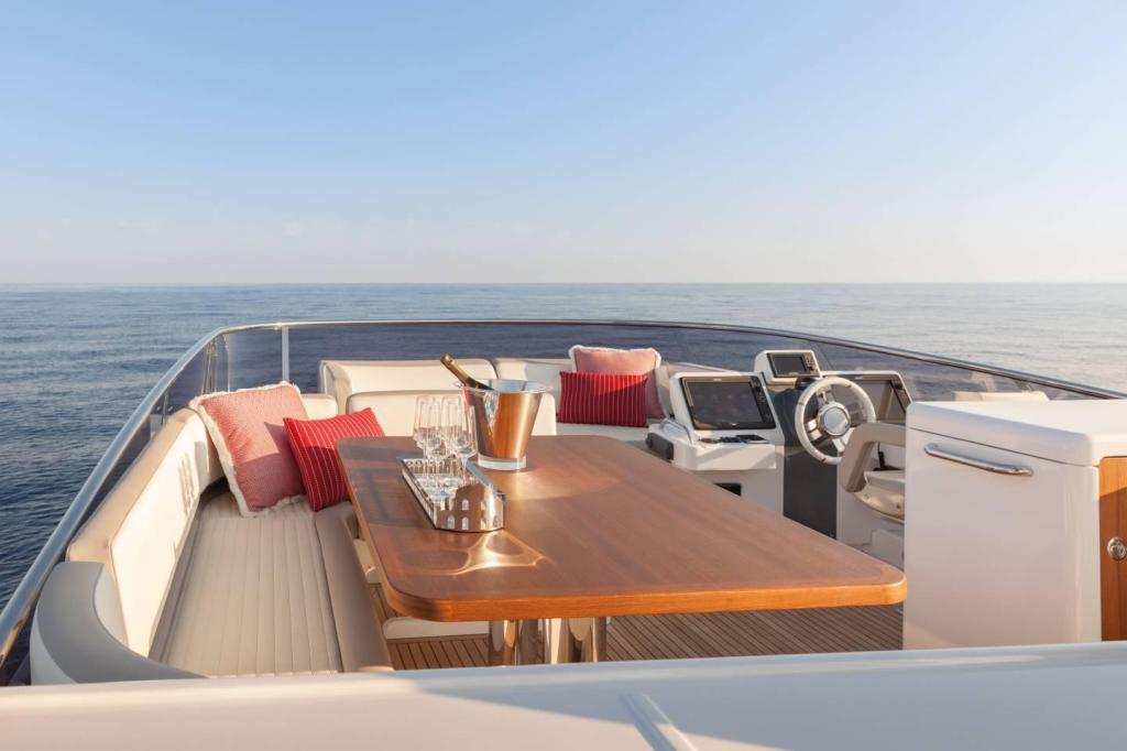 Azimut Magellano 66