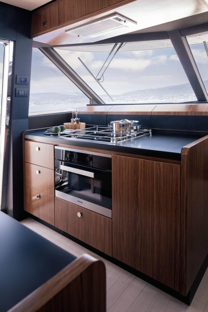 Azimut Magellano 66