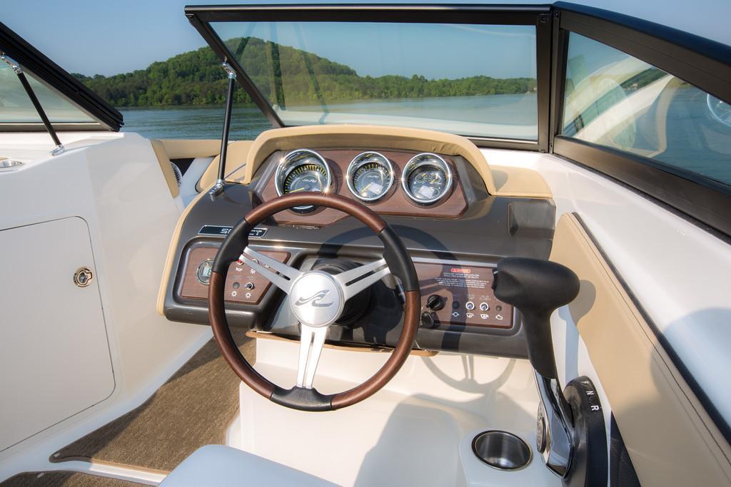 Sea Ray SPX 210