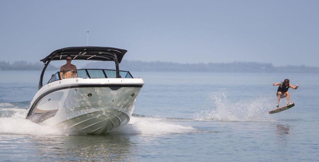 Sea Ray Sport Boat 270 SDX OB