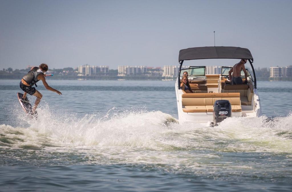 Sea Ray Sport Boat 270 SDX OB