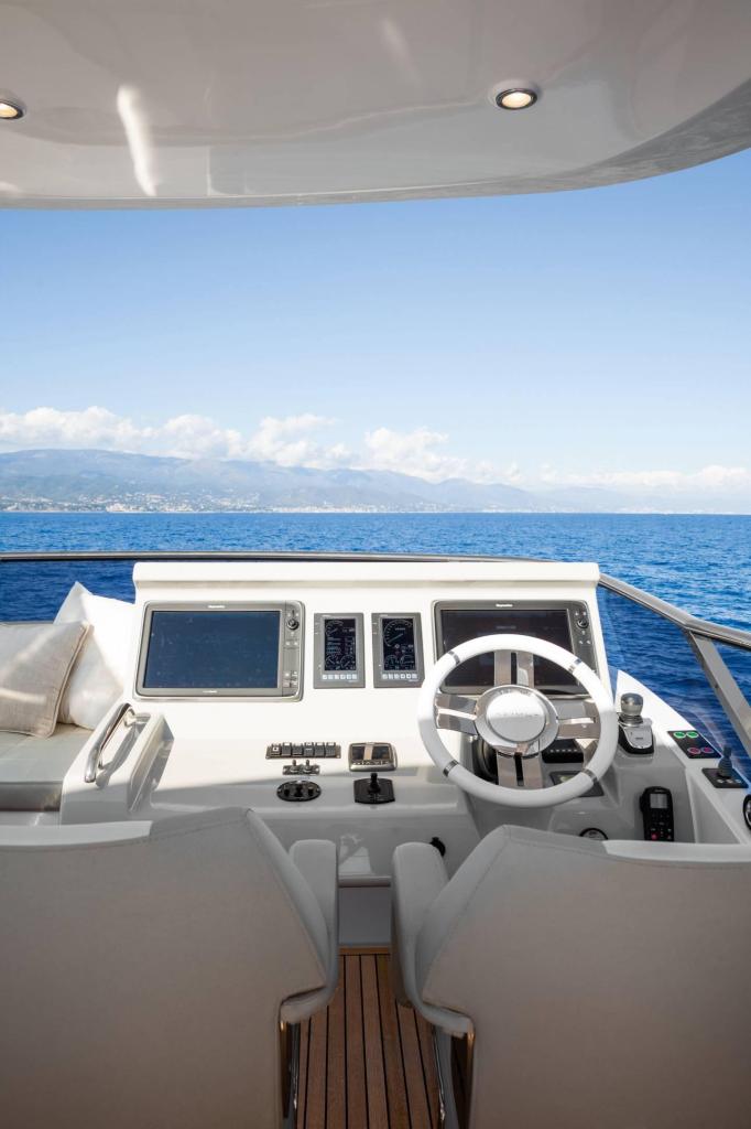 Azimut Flybridge 72