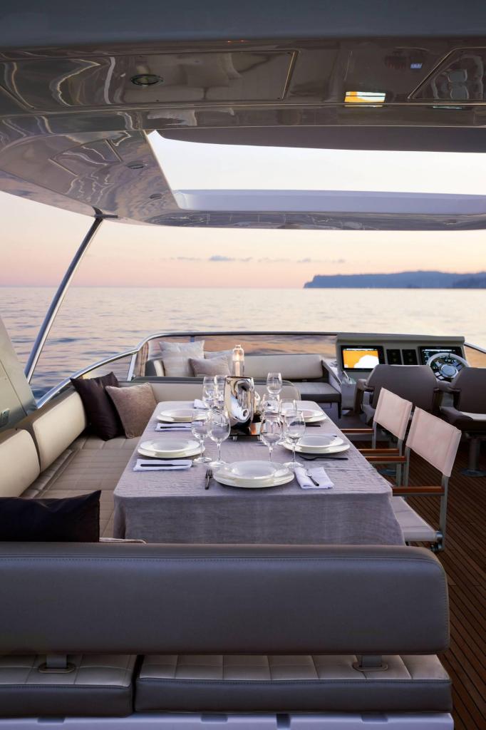 Azimut Flybridge 72