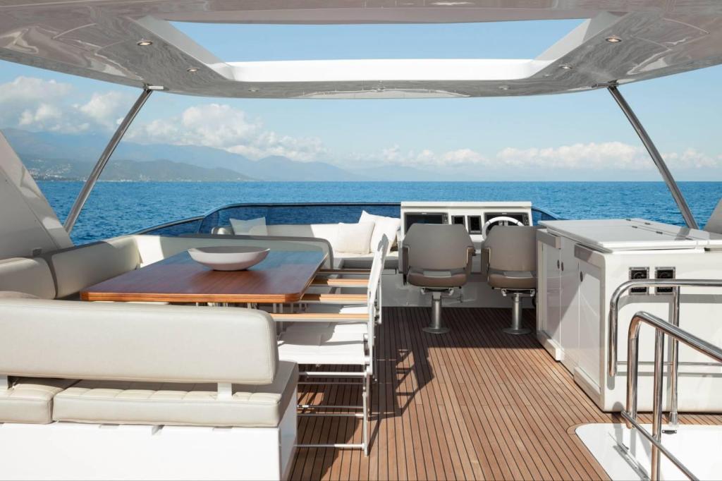 Azimut Flybridge 72