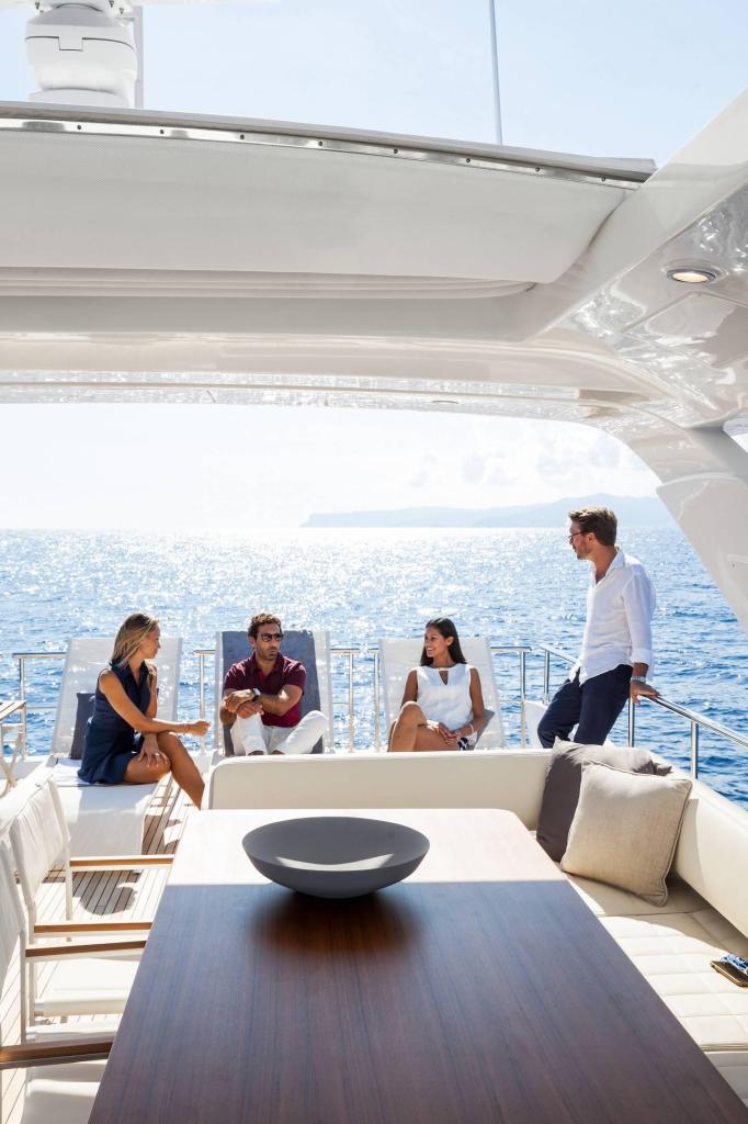 Azimut Flybridge 72