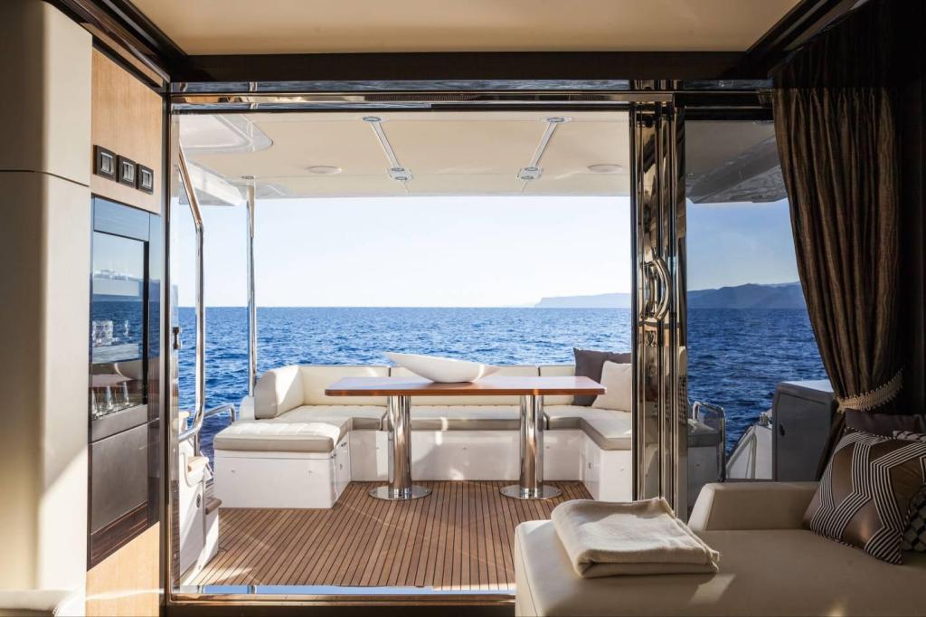 Azimut Flybridge 72