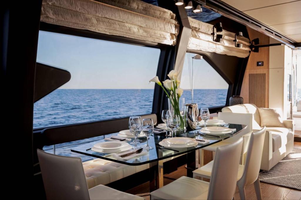Azimut Flybridge 72