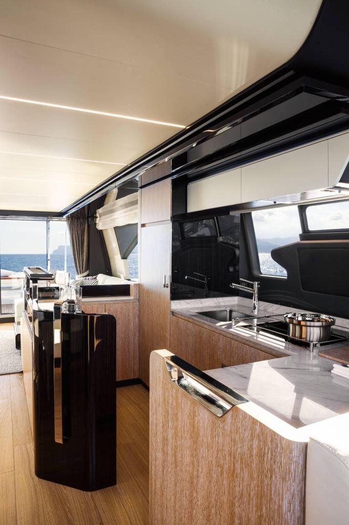 Azimut Flybridge 72