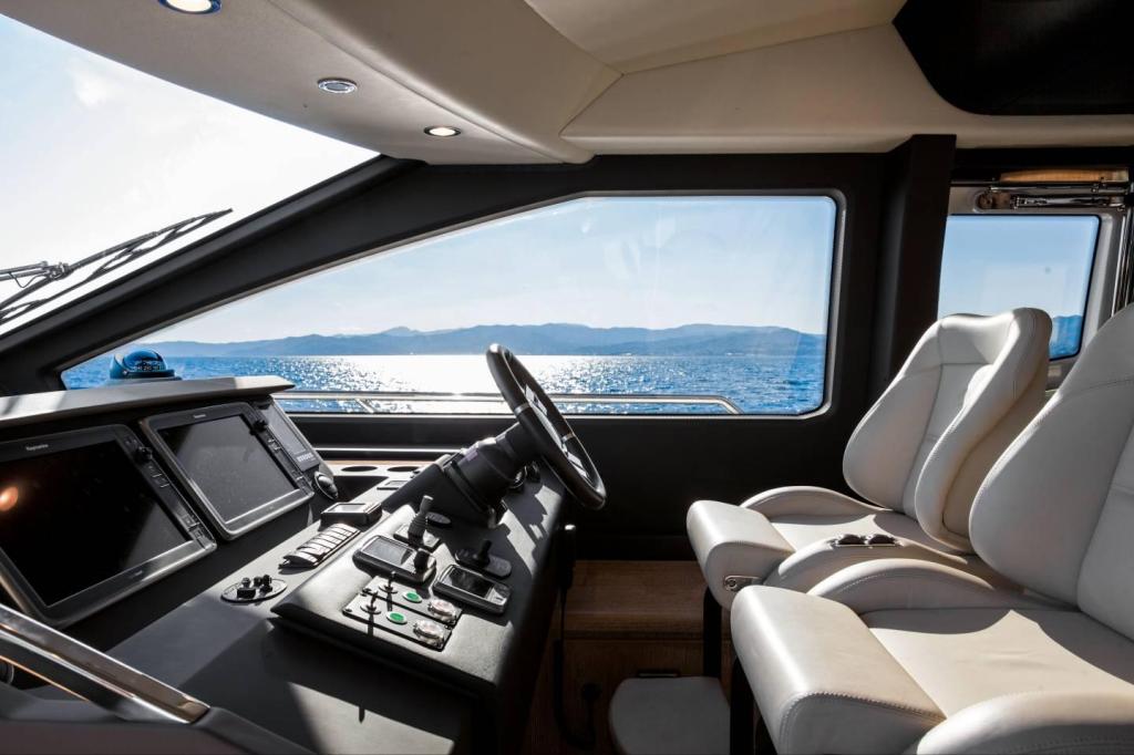 Azimut Flybridge 72