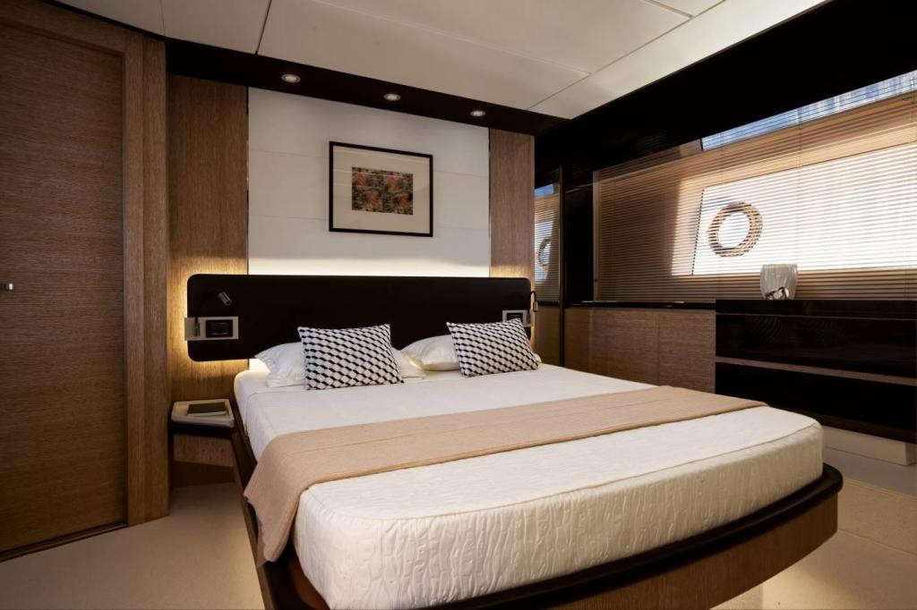Azimut Flybridge 72