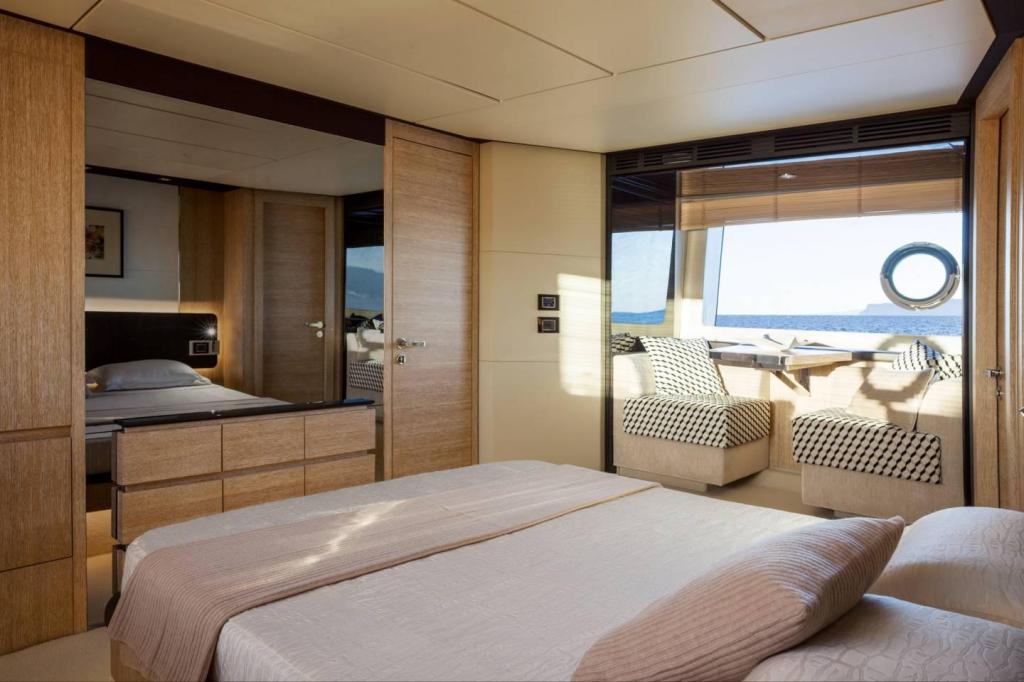 Azimut Flybridge 72