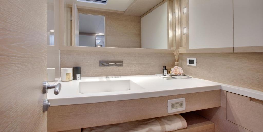 Advanced Yachts A66