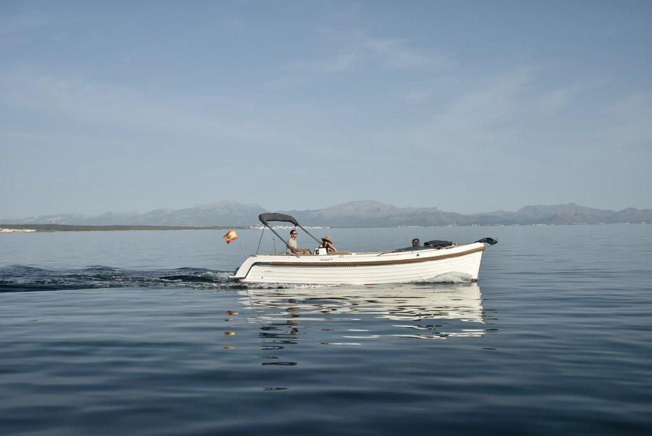 Interboat Intender 820