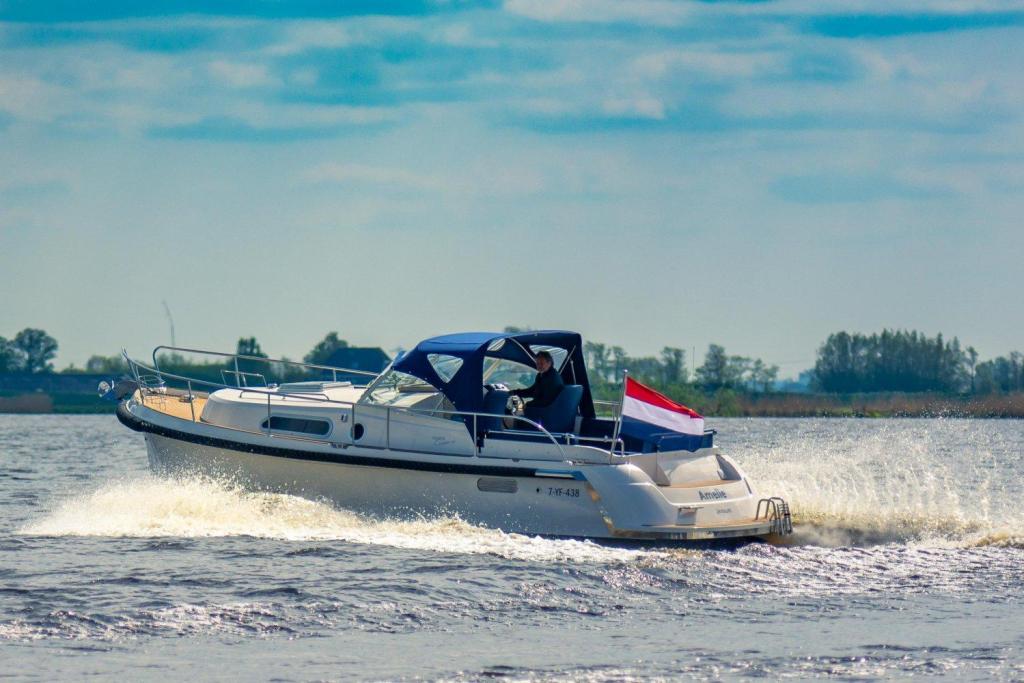 Interboat Intercruiser 32