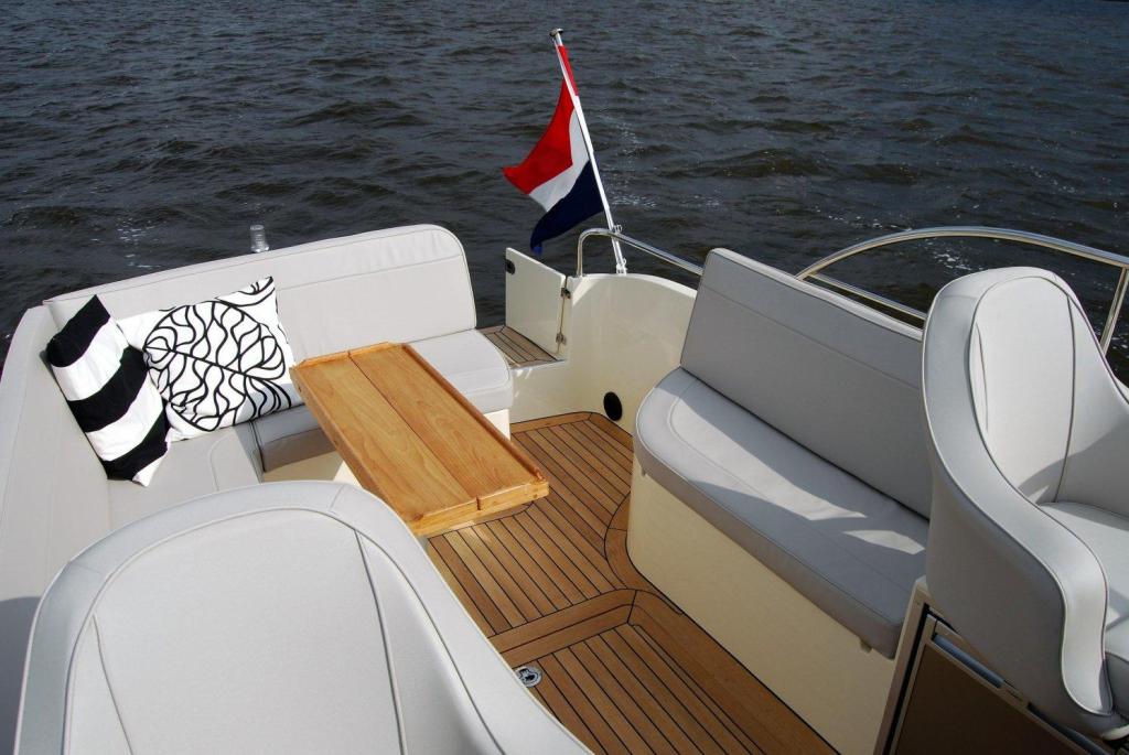 Interboat Intercruiser 32