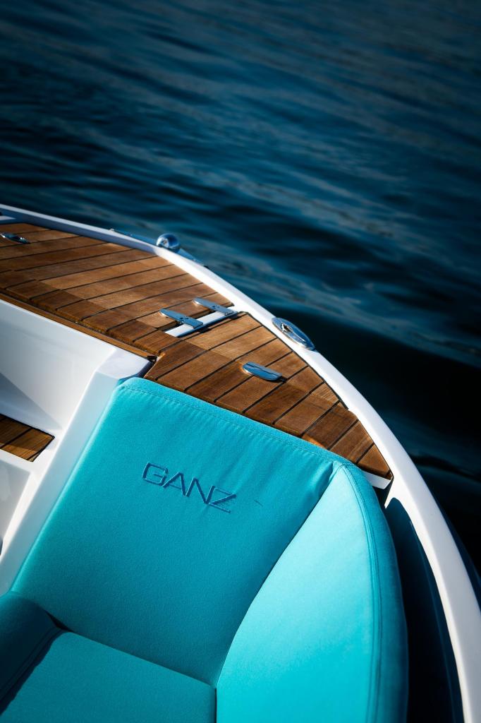 Ganz Boats Ovation 7.6 Open