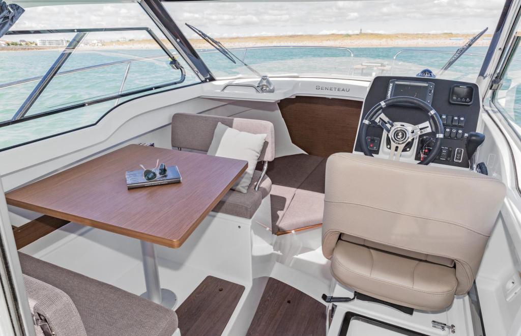 Beneteau Antares 7
