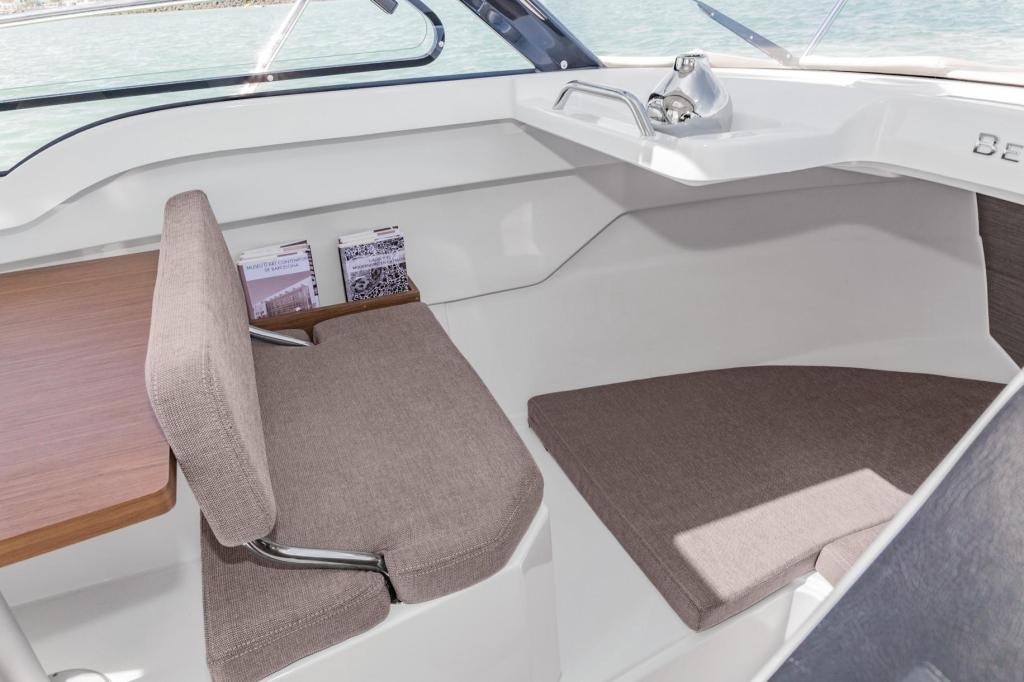 Beneteau Antares 7