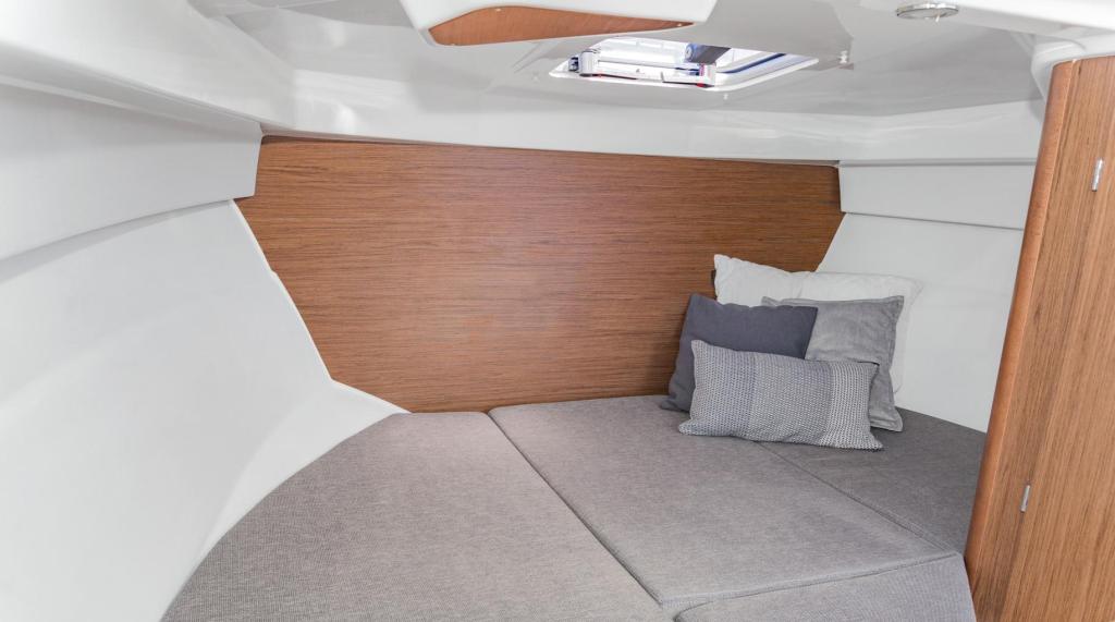 Beneteau Antares 7