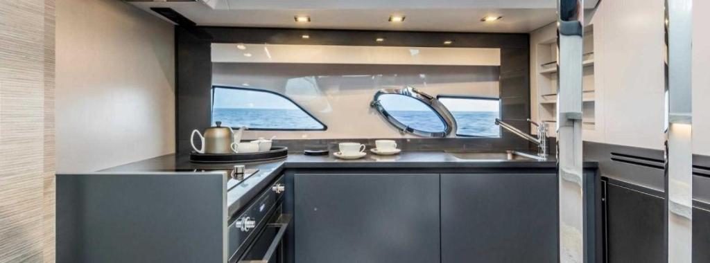 Pershing 5X