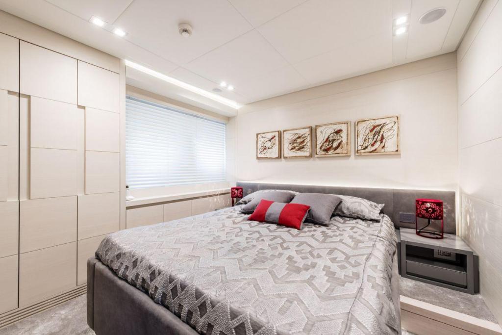 AB Yachts AB 100