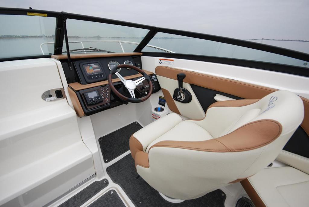 Sea Ray Sunsport 230