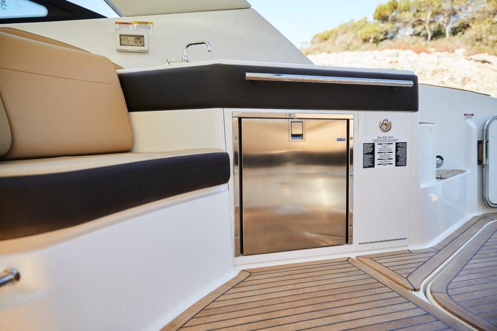 Sea Ray Sport Cruiser 320 Sundancer