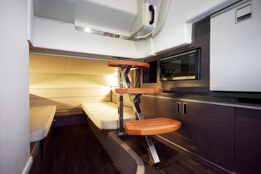 Sea Ray Sport Cruiser 320 Sundancer