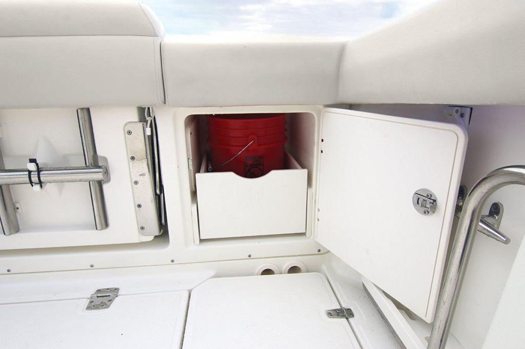 Boston Whaler 380 Outrage