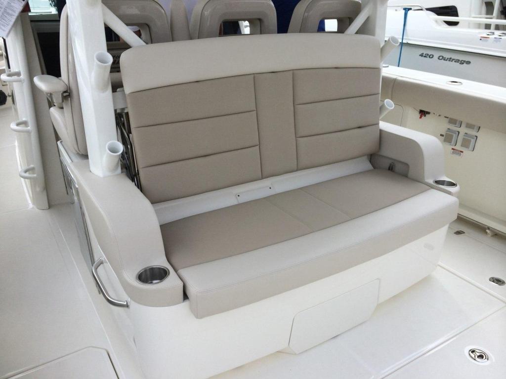 Boston Whaler 380 Outrage