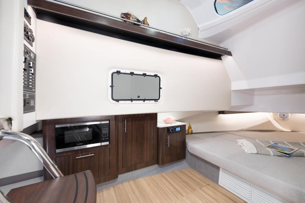Regal 33 SAV