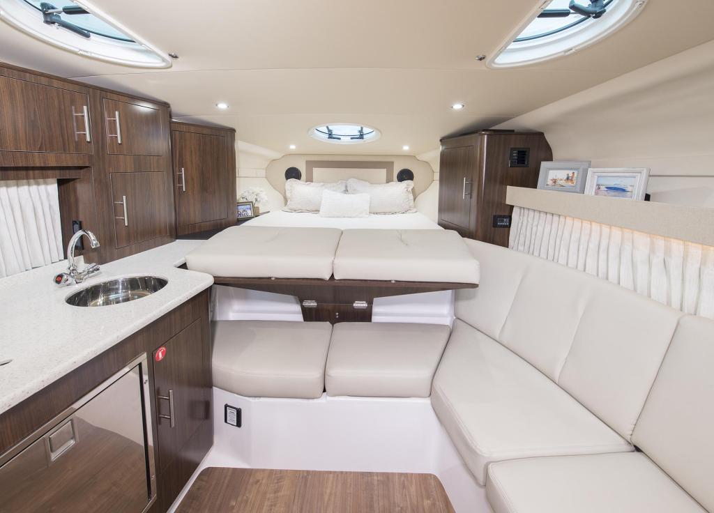 Regal Express Cruiser 33